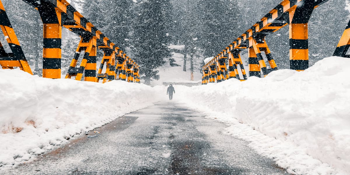 Kashmir In December: A Complete Travel Guide For Your Winter Trip