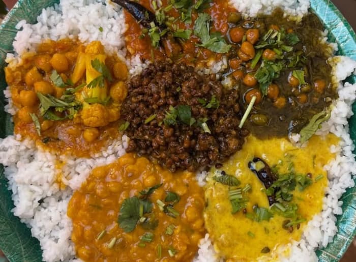 Best foods to try in Himachal Pradesh, featuring traditional Himachali dishes including Dham, Siddu, Madra, and Kullu Trout.