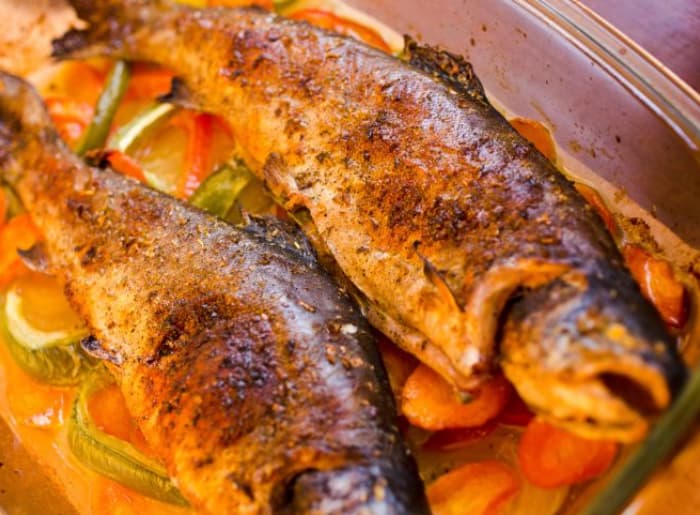 Best foods to try in Himachal Pradesh, featuring traditional Himachali dishes including Dham, Siddu, Madra, and Kullu Trout.