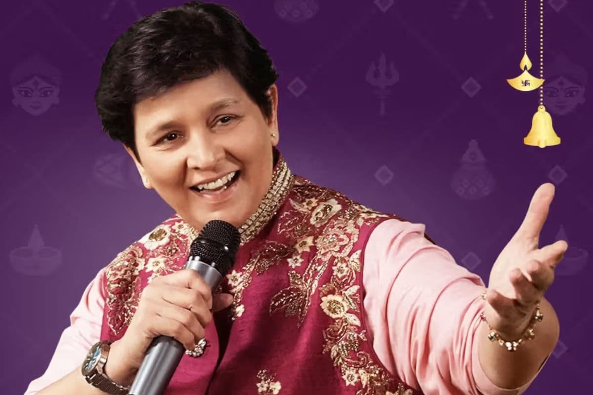 Falguni Pathak performing Garba during Navratri 2026 in Mumbai