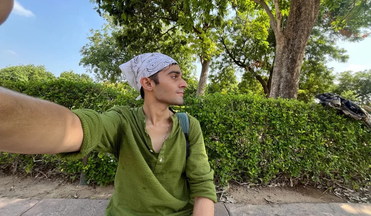Solo traveller exploring Jodhpur's Blue City