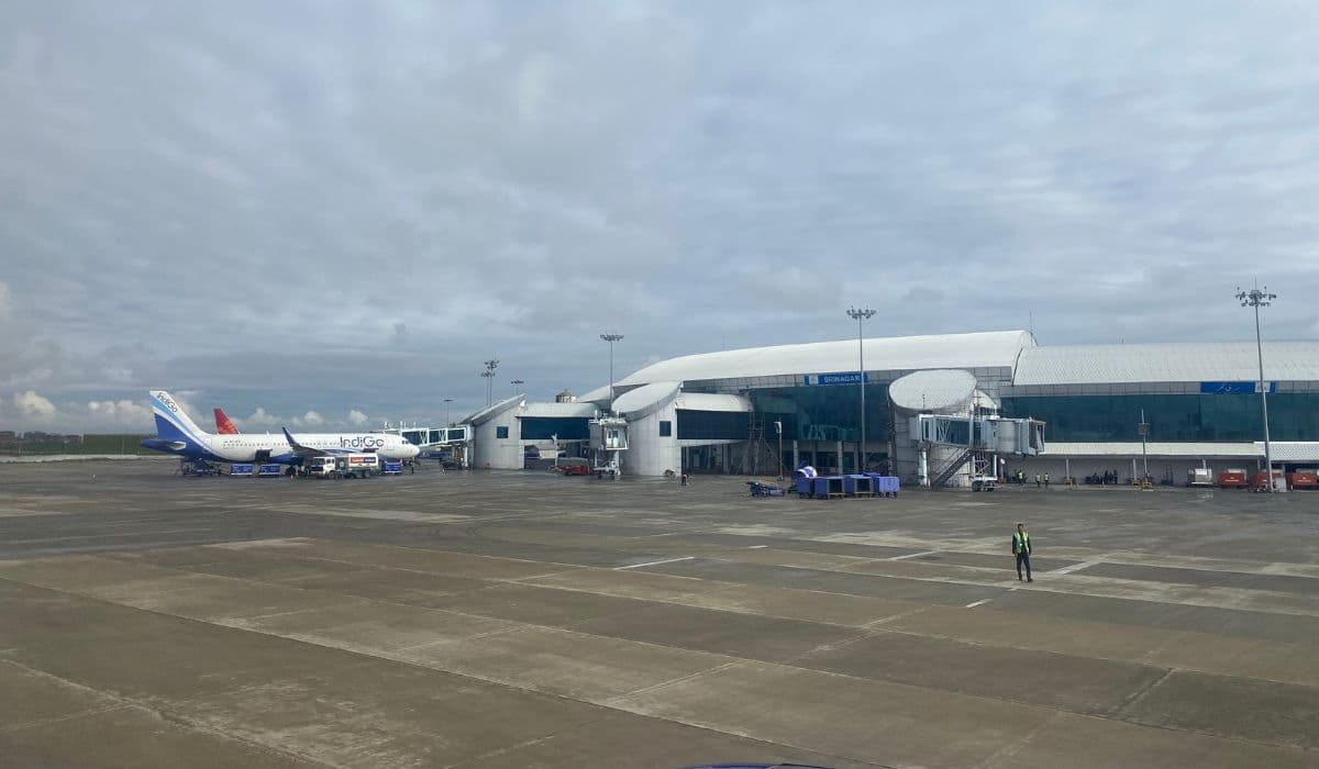 srinagar airport close