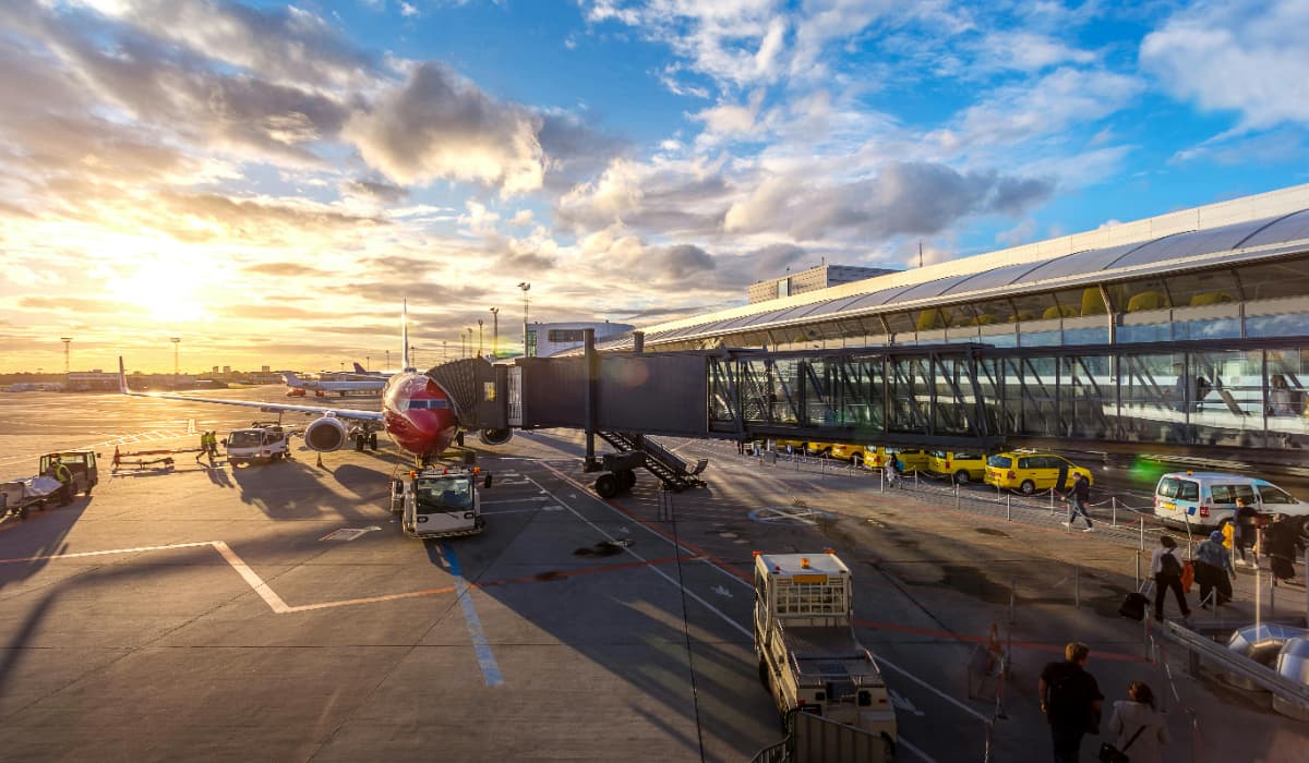 How To Survive Long Layovers