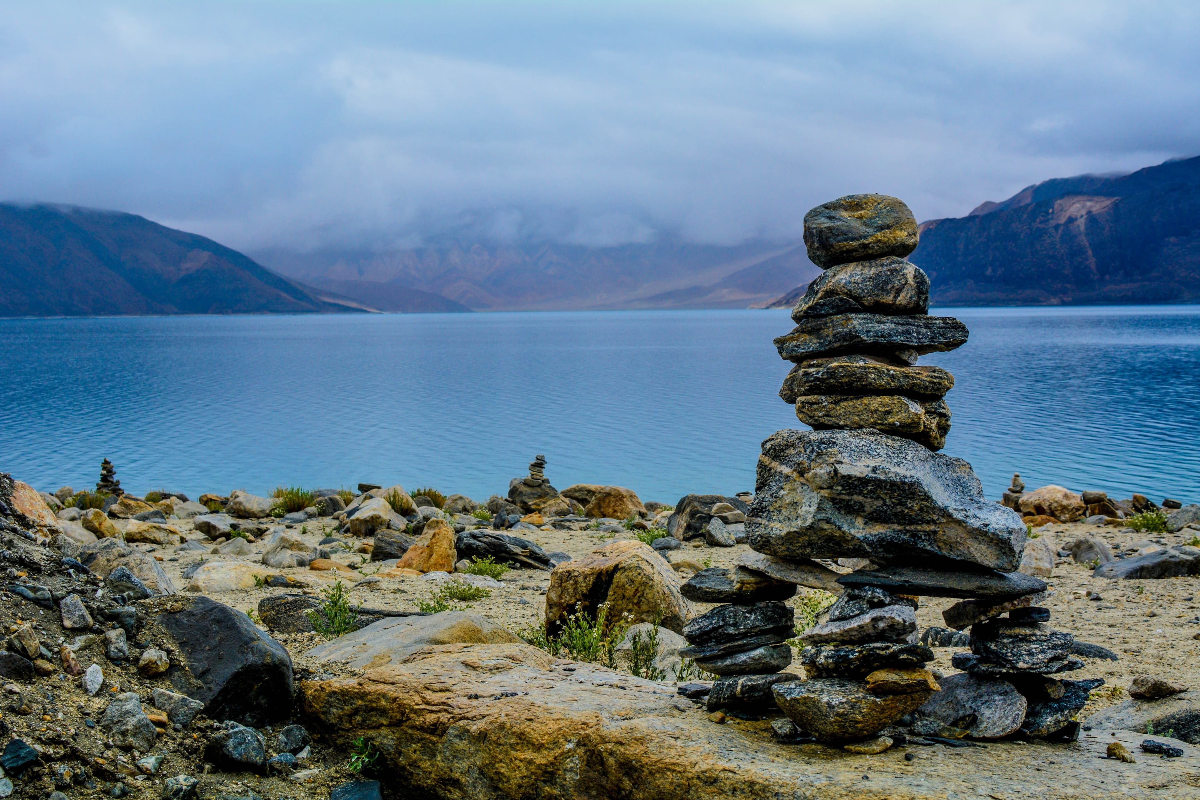 aaron-thomas-0aNUp-RV-Pk-unsplash-Leh