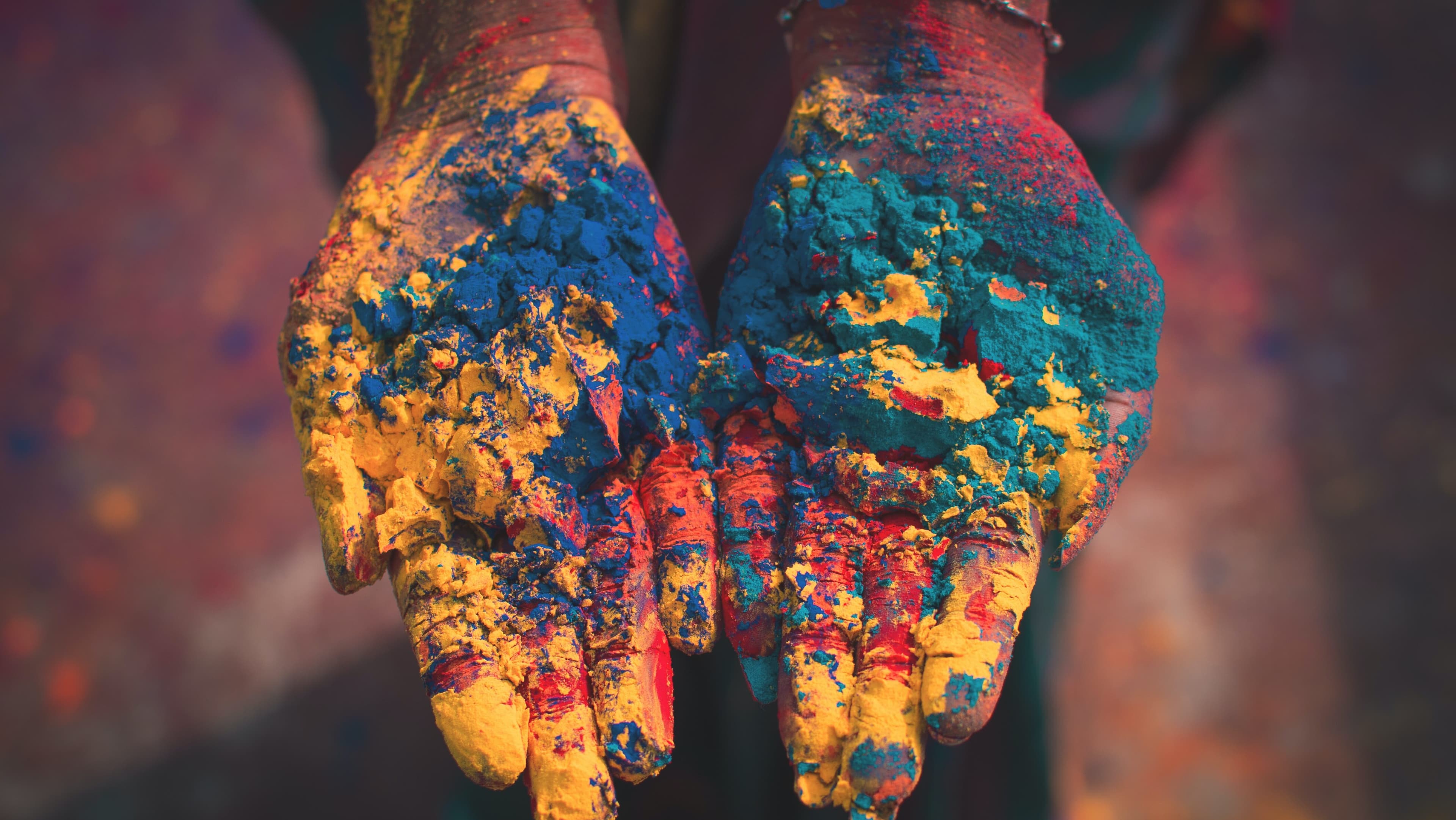 debashis-biswas-dyPFnxxUhYk-unsplash-Holi