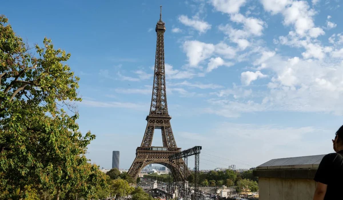 cost of eating near Eiffel Tower