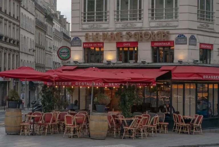 cost of eating near Eiffel Tower