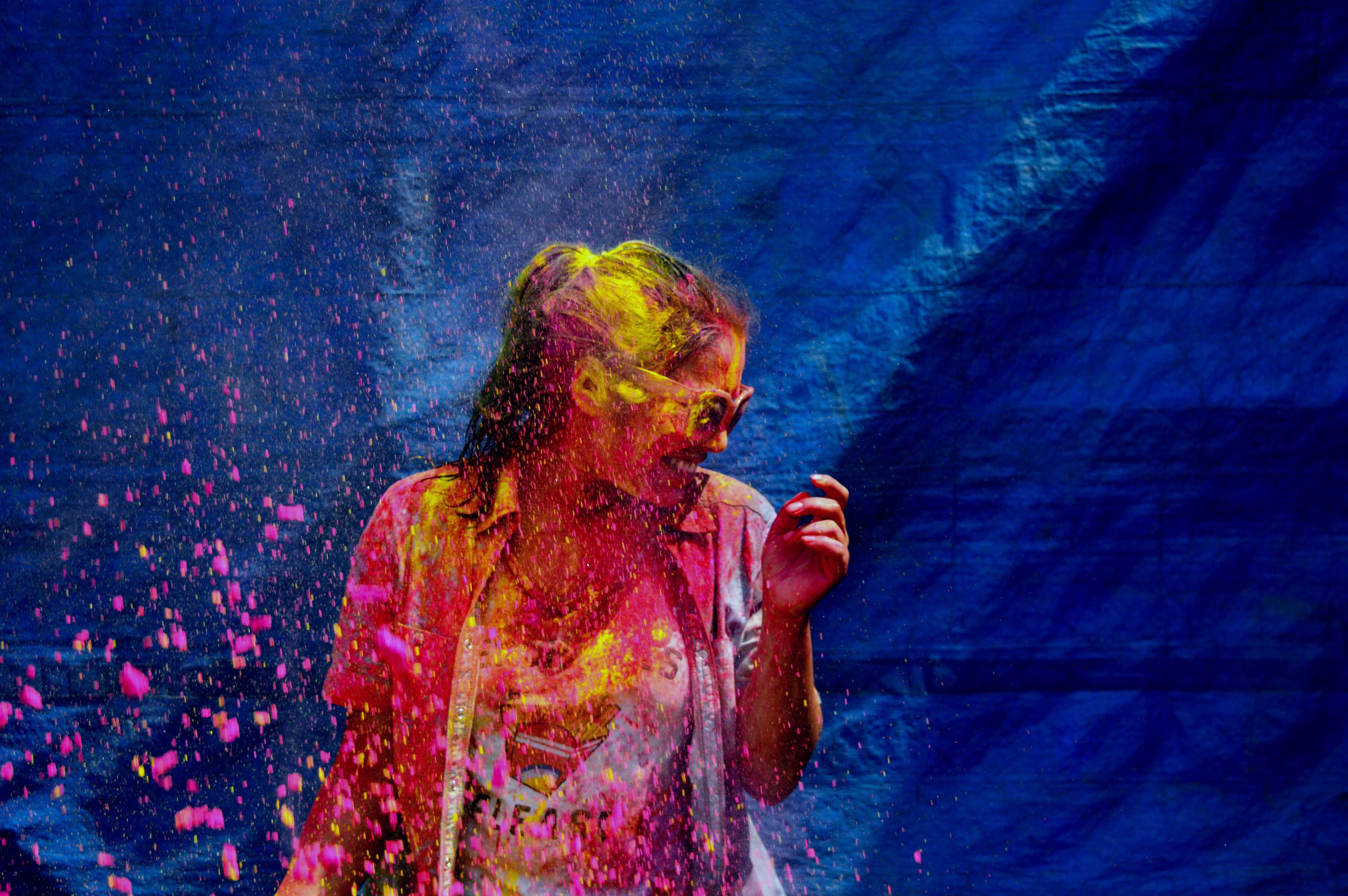 holi