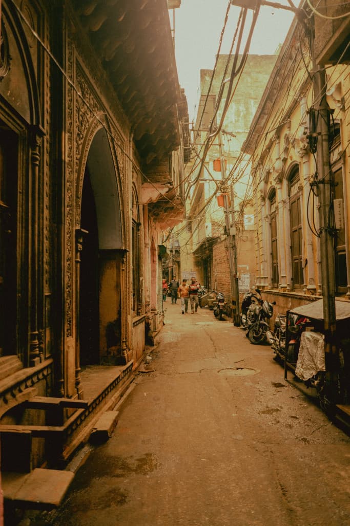 old-delhi-1-683x1024