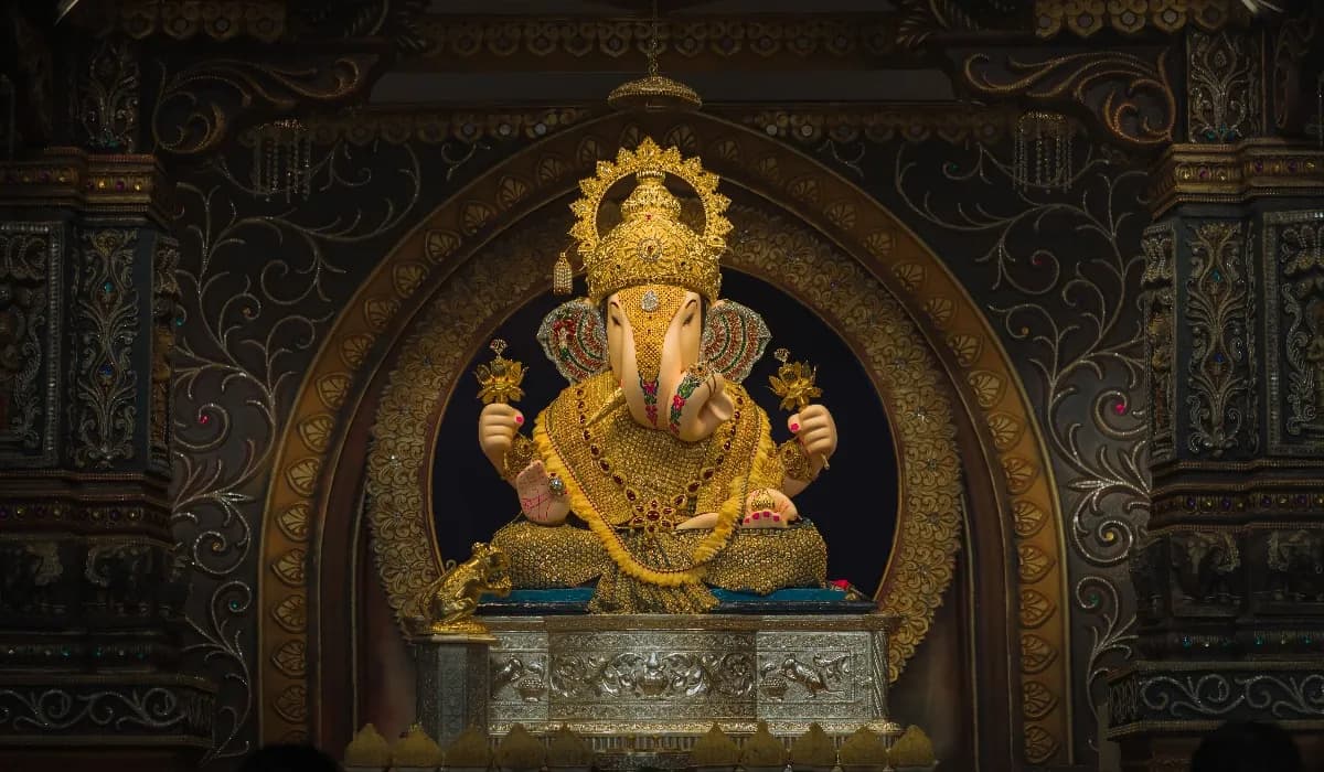 Dagdusheth Kasba and Tulshibaug Ganpati darshan in Pune