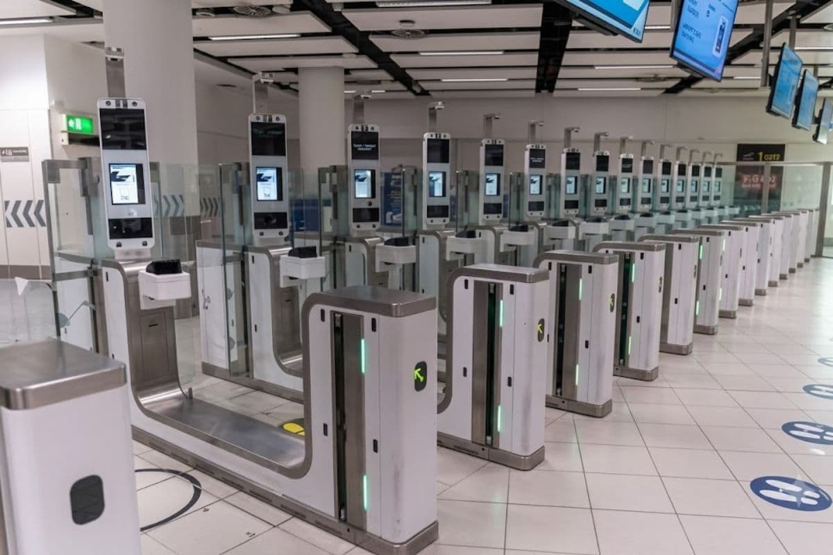 Contactless e-gate using facial recognition at a UK airport