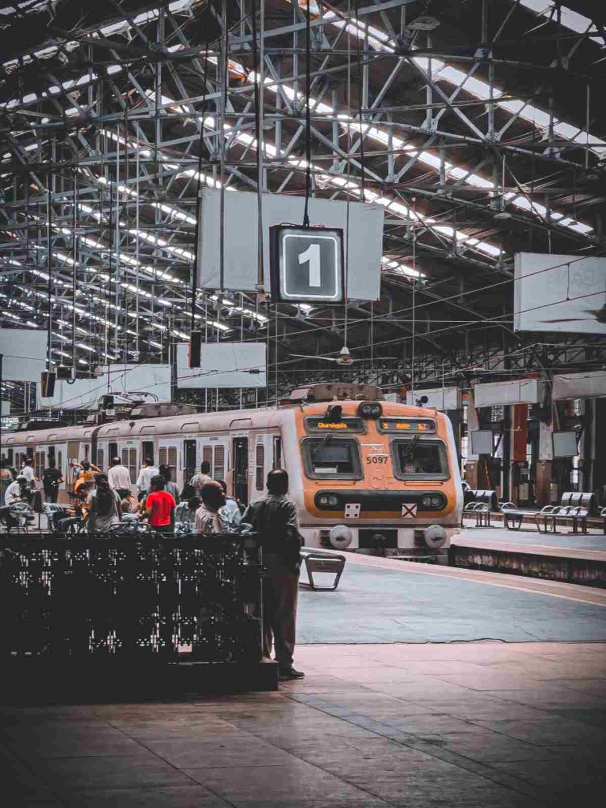 History Of Mumbai Local Train