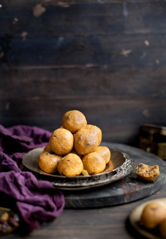 A plate of huge besan ke laddoos piled on top of each other