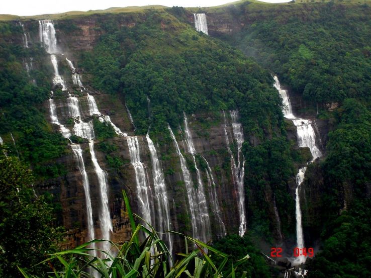 No-Trek Waterfalls In Maharashtra: Stunning Monsoon Escapes Without The Hike 2 Maharashtra's Best Waterfalls You Can Visit Without Hiking