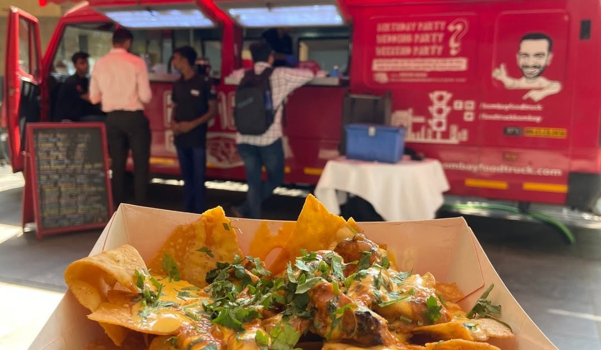 Street food hopping with food trucks in Mumbai