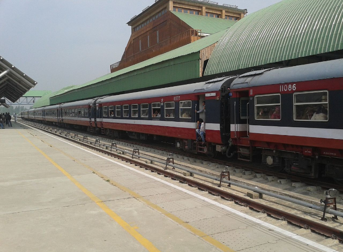 Kashmir’s Vistadome Train