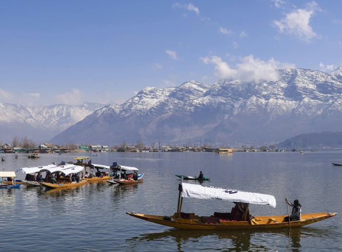 Dal Lake - one of the most beautiful places to visit during snowfall in Kashmir