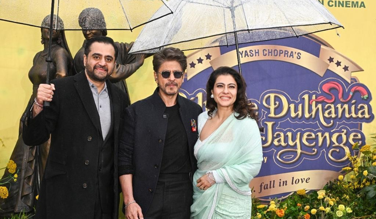 SRK Kajol Statue Unveiled