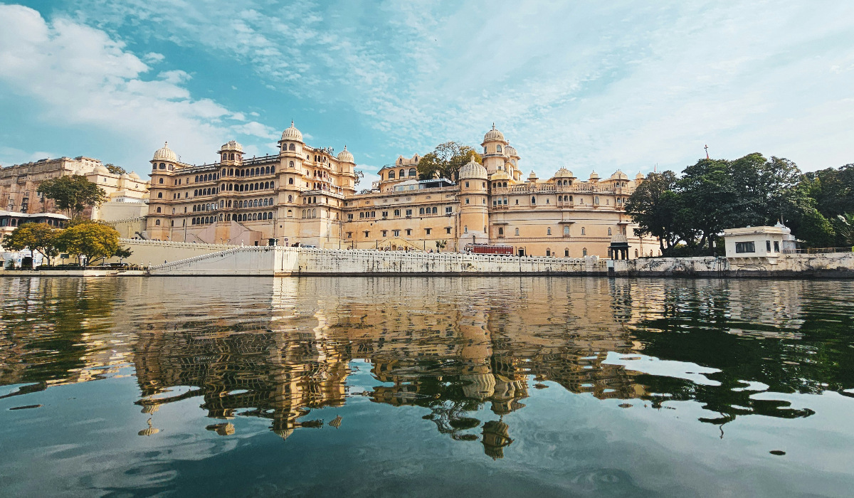 Best Hostels In Udaipur For Backpackers feature image