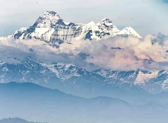 5 Best Places For Mountaineering And High-Altitude Trekking In India 1 Snow-covered Himalayan mountains showcasing mountaineering destinations in India
