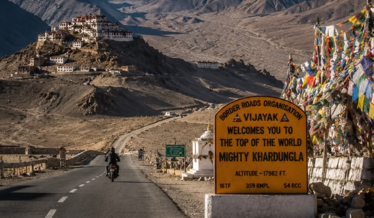 8 Days Ladakh Itinerary covering Leh, Nubra Valley, Turtuk and Pangong Tso