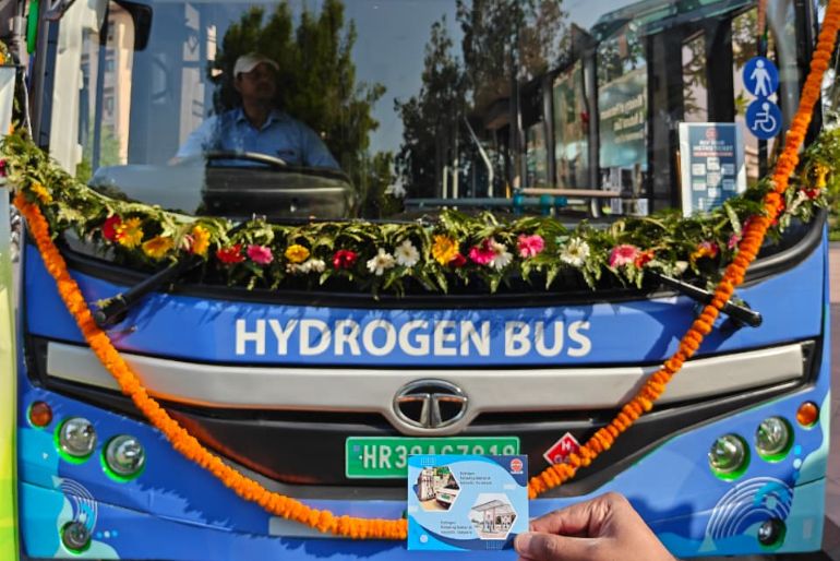 Delhi metro hydrogen bus