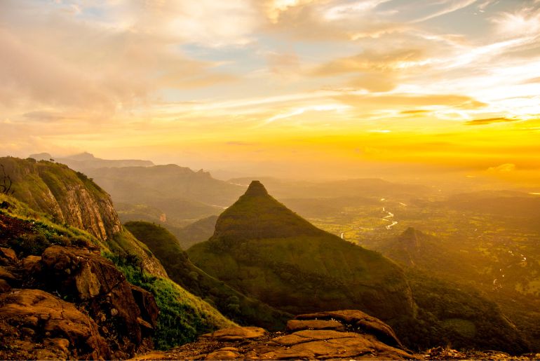 Maharashtra’s INR 2,500 Cr Tourism Plan: 100 New Circuits & Digital Portal 1 maharashtra tourism plan