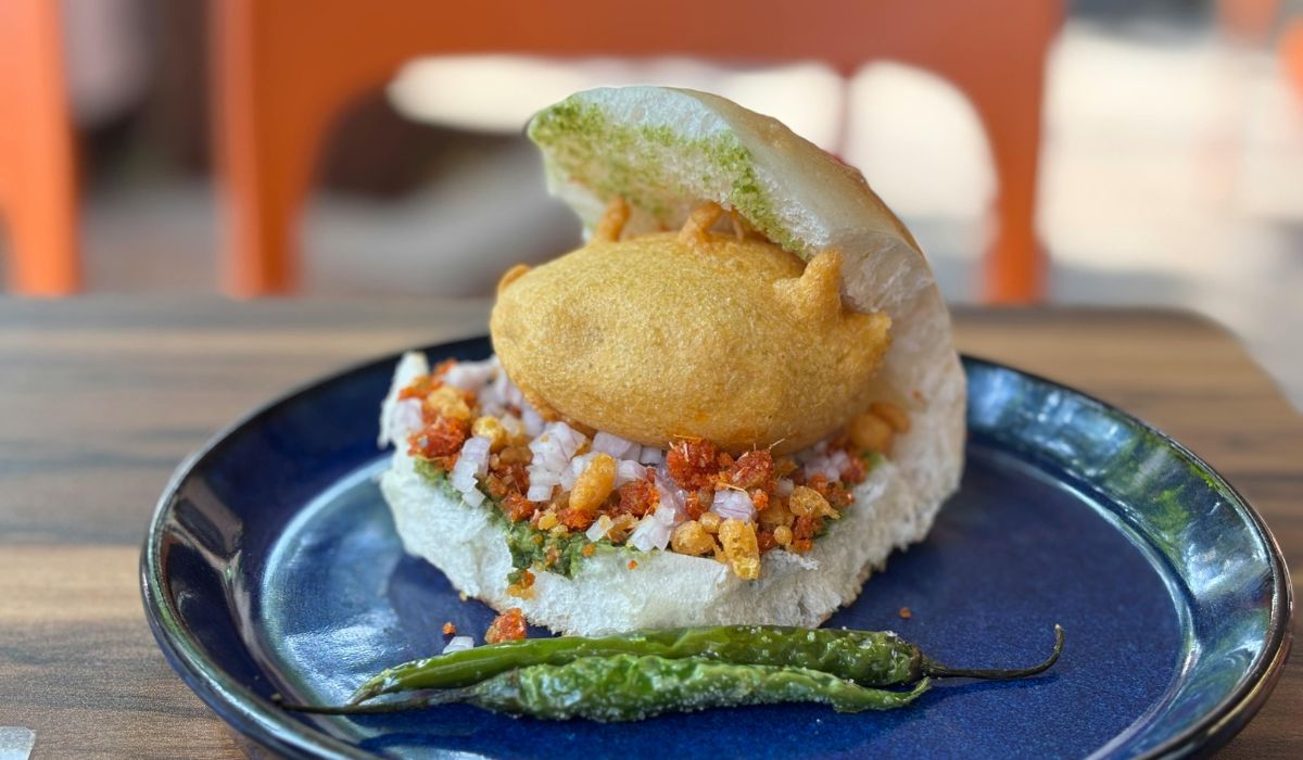 vada pav history mumbai