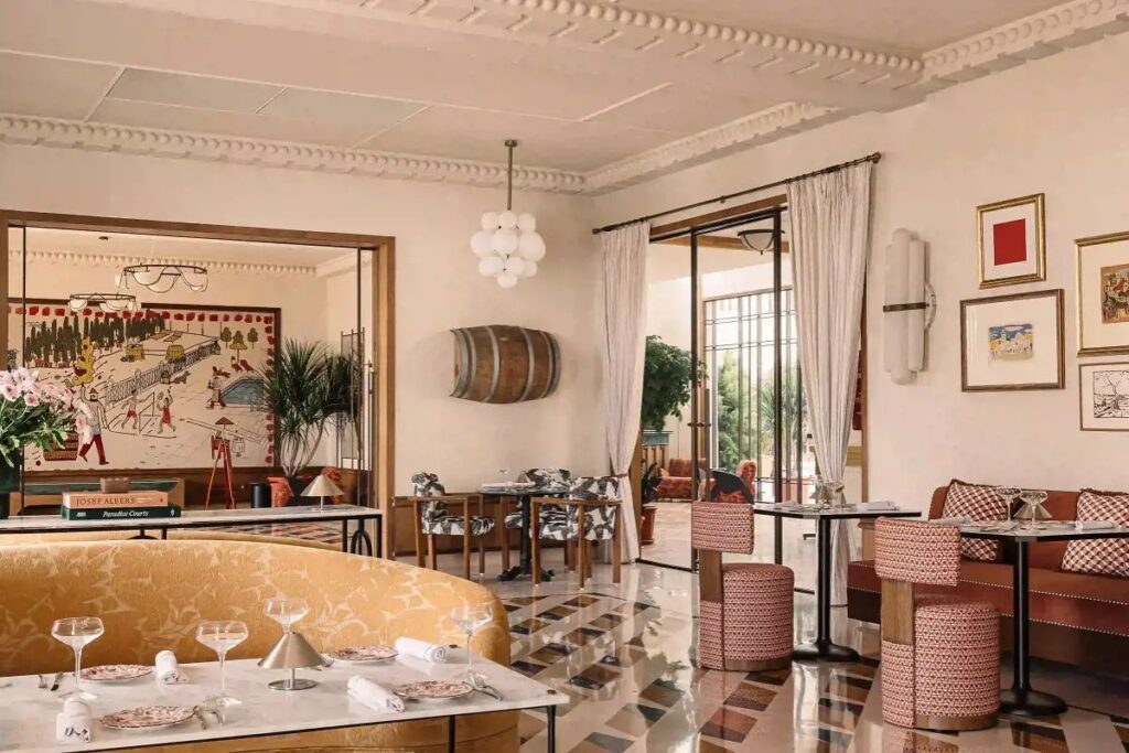 pune rosso prix versailles