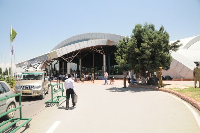 srinagar airport close