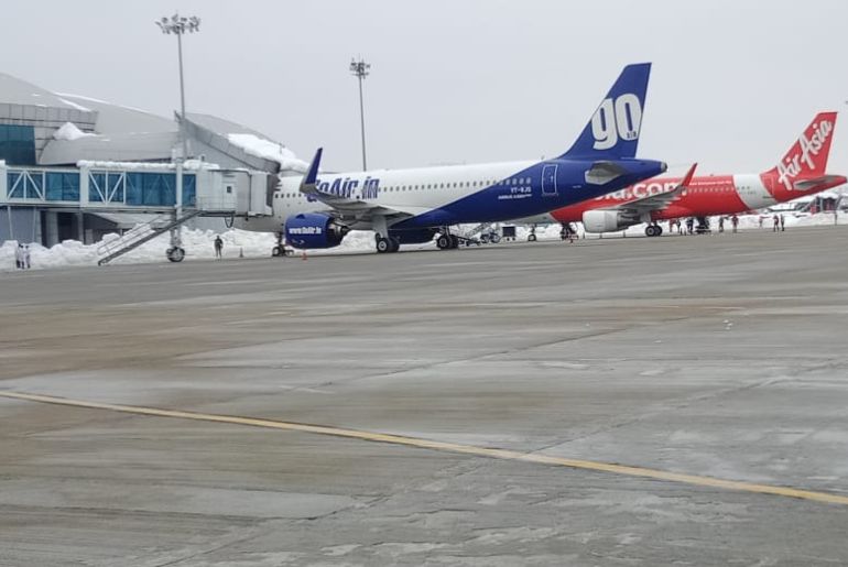srinagar airport close