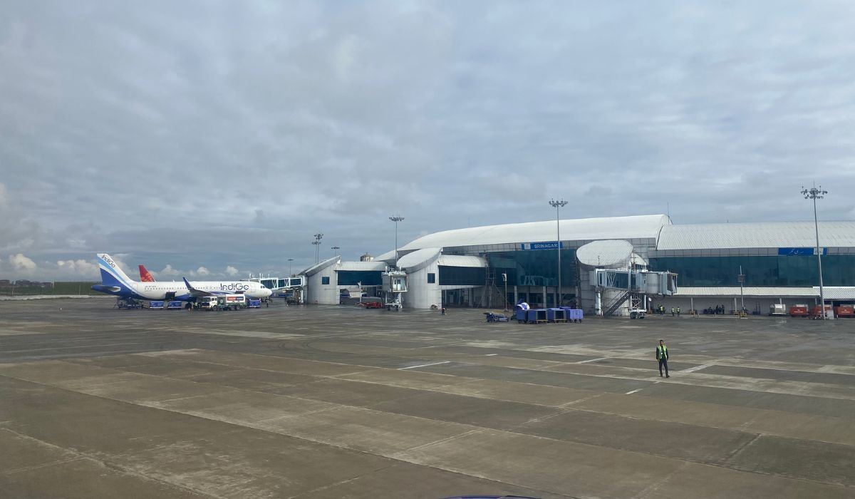 srinagar airport close