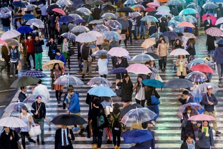 Tropical Storm Jangmi Hits Japan; Rail And Air Travel Disrupted 2 storm jangmi japan (2)