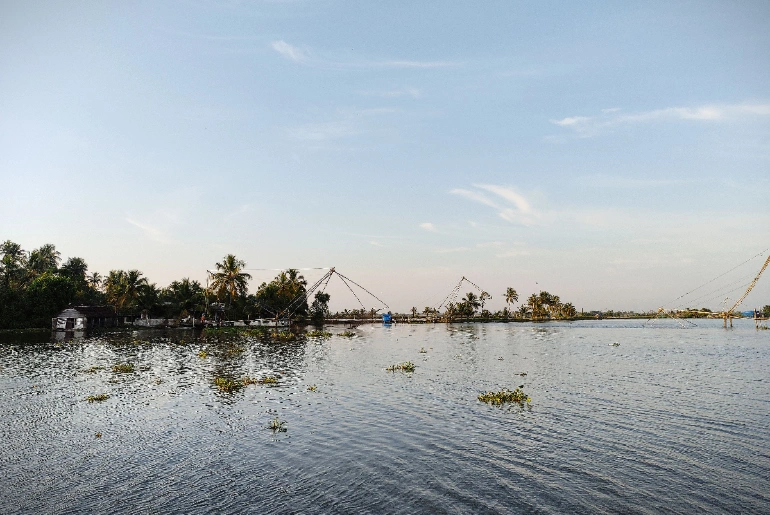 How To Reach Ernakulam: Flight, Train & Road Options 2 How To Reach Ernakulam