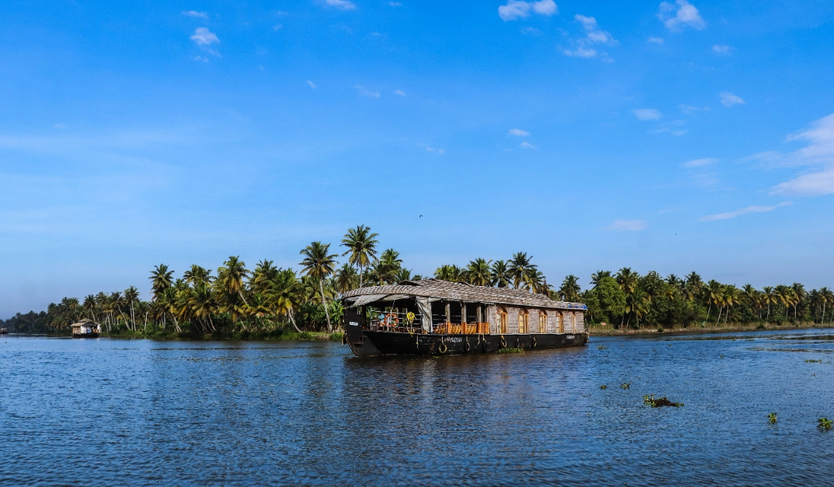 Travel Guide To Alappuzha