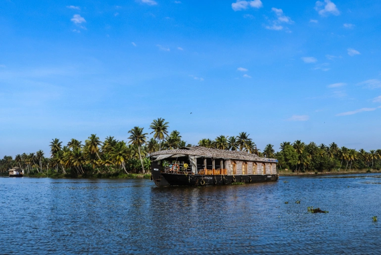 Complete Travel Guide To Kottayam: Places, Food, Stay & Costs 1 Travel Guide To Kottayam