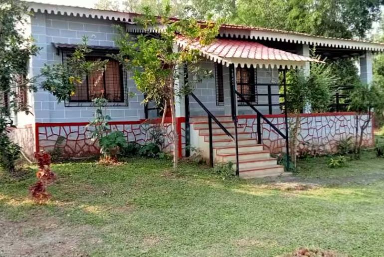 airbnb rainy stays near mumbai