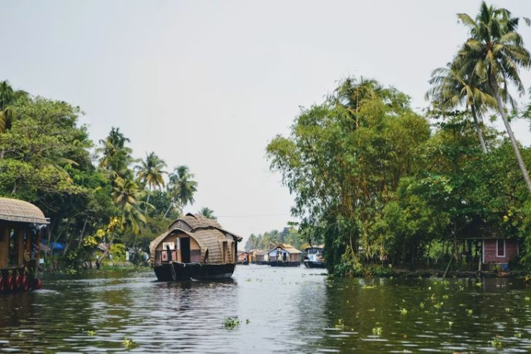 Best Time To Visit Alleppey Backwaters And How To Plan Your Trip 1 best time to visit Alleppey (1)