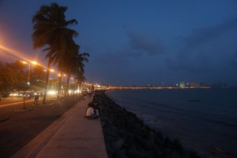 mumbai marine drive queen's necklace