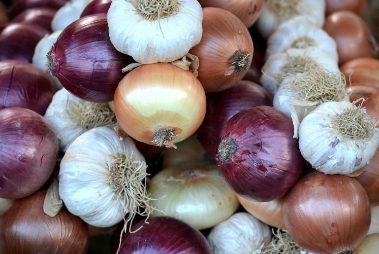 onions garlic shravan