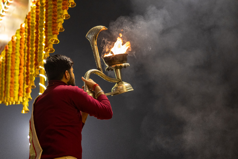 How To Spend One Day In Prayagraj? A First-Timer’s Itinerary From Sangam To Anand Bhavan 3 Evening aarti in Prayagraj