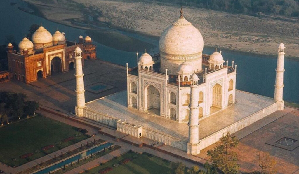 Agra Travel Guide: Best Places To Visit, Stay, Eat & Travel Tips 3 Agra Travel Guide covering the Taj Mahal and best places to visit in Agra