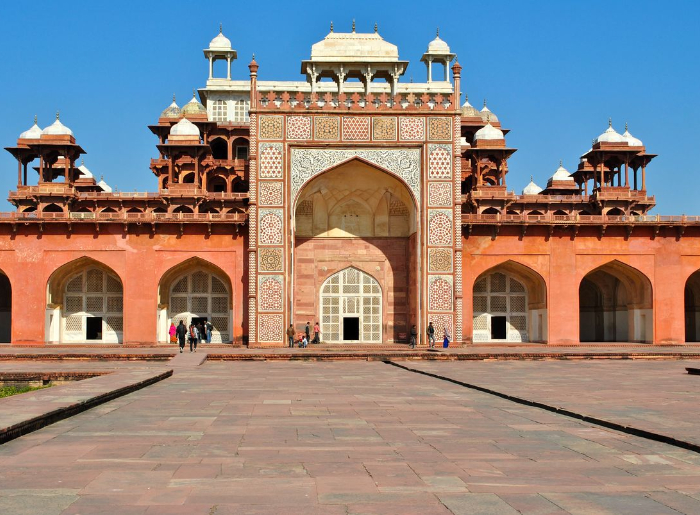 Agra Travel Guide: Best Places To Visit, Stay, Eat & Travel Tips 5 Agra Travel Guide covering the Taj Mahal and best places to visit in Agra