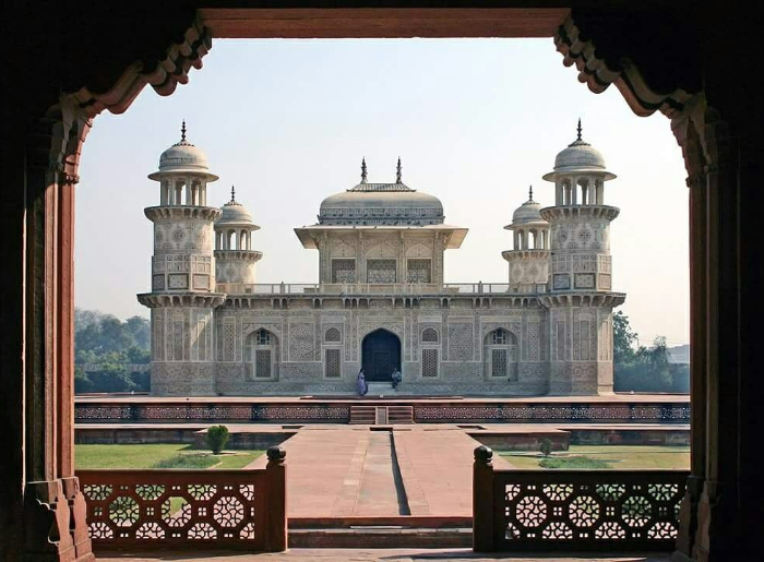 Agra Travel Guide: Best Places To Visit, Stay, Eat & Travel Tips 4 Agra Travel Guide covering the Taj Mahal and best places to visit in Agra