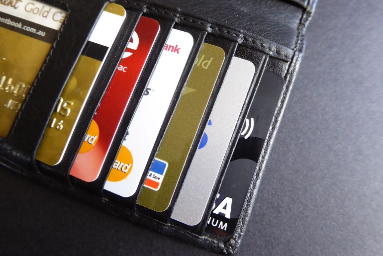 Which Is The Best Travel Credit Card In India? Compare Fees, Miles, Rewards & Lounge Access 2 Best Travel Credit Cards In India