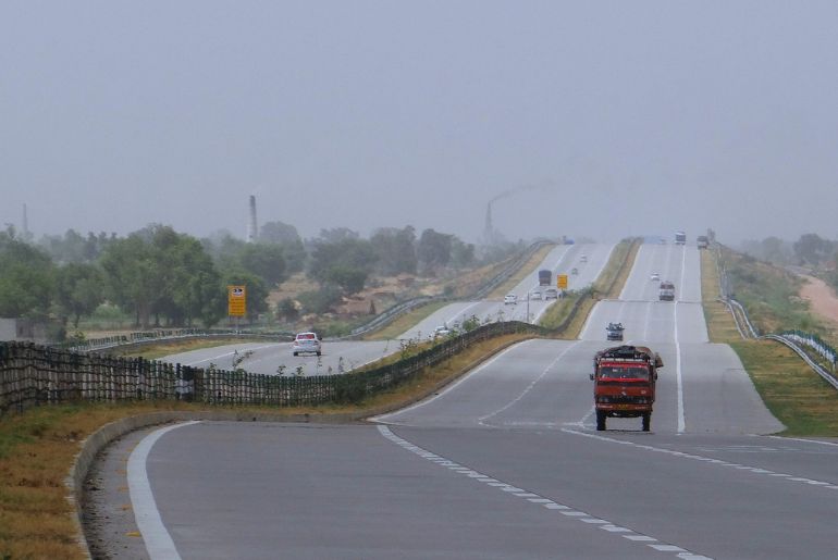 how to reach agra