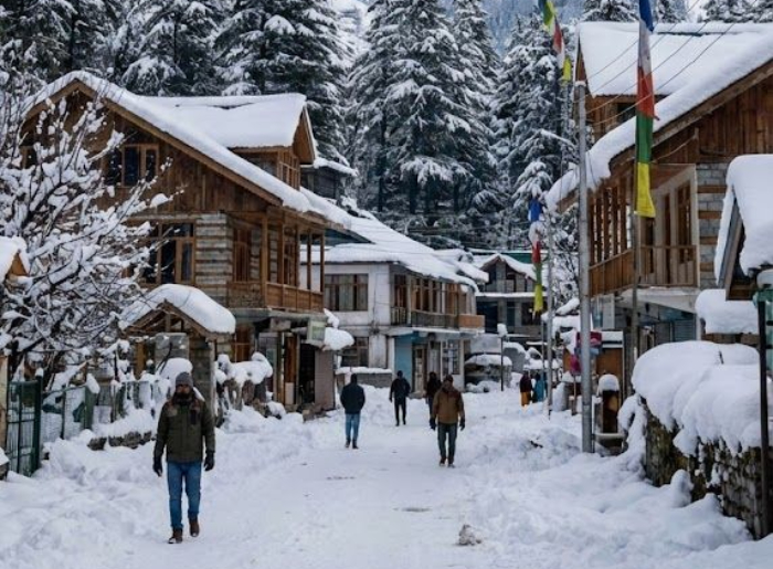 Snowfall in Manali during winter