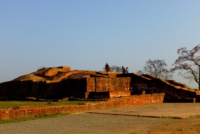 Places To Visit Near Ayodhya: Best Day Trips & Weekend Getaways 1 Best places to visit near Ayodhya for day trips and weekend getaways
