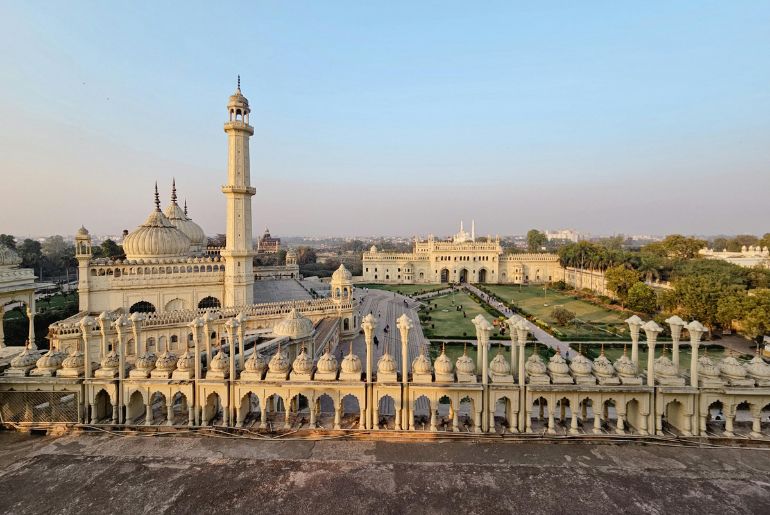 travel guide to lucknow