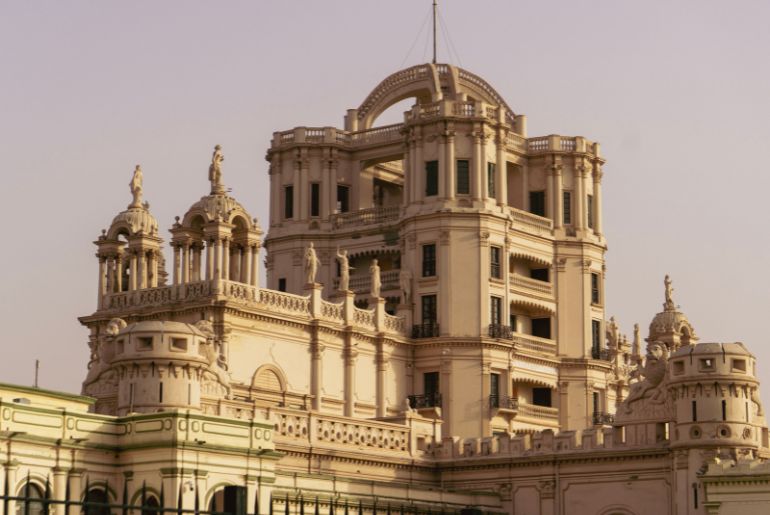 travel guide to lucknow